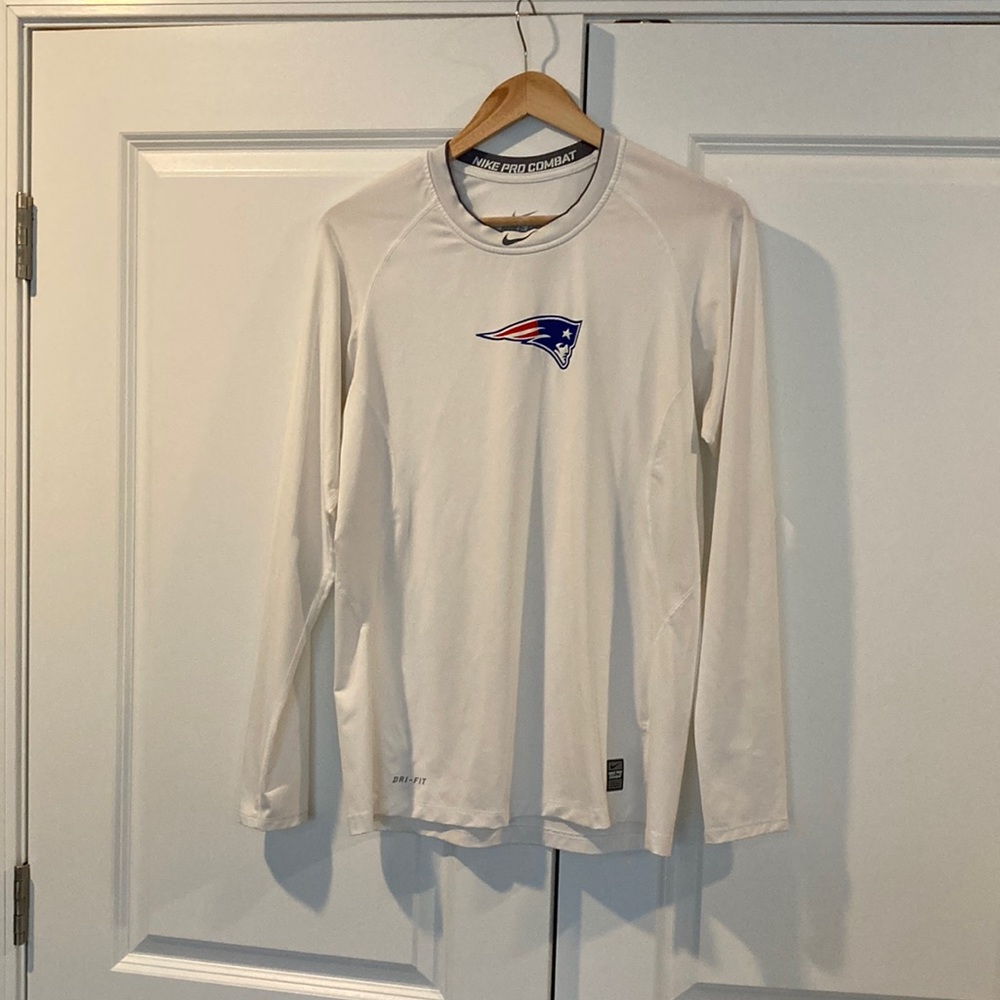 Unisex Nike Pro Combat Dri-Fit Long Sleeve Shirt—Patriots Logo, Size Medium